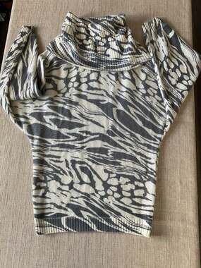 Gestuz Dark Gray Winter White Oil Spill Angora Lambswool Blend Cowl Sweater S